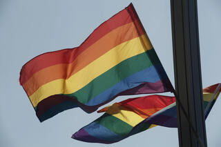 דגל הגאווה. יש לחדרה במה להשתפר