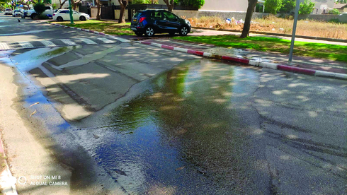 מים על הכביש בשכונת ויצמן