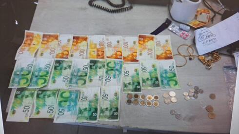 כסף שמצאו השוטרים אצל החשודה
